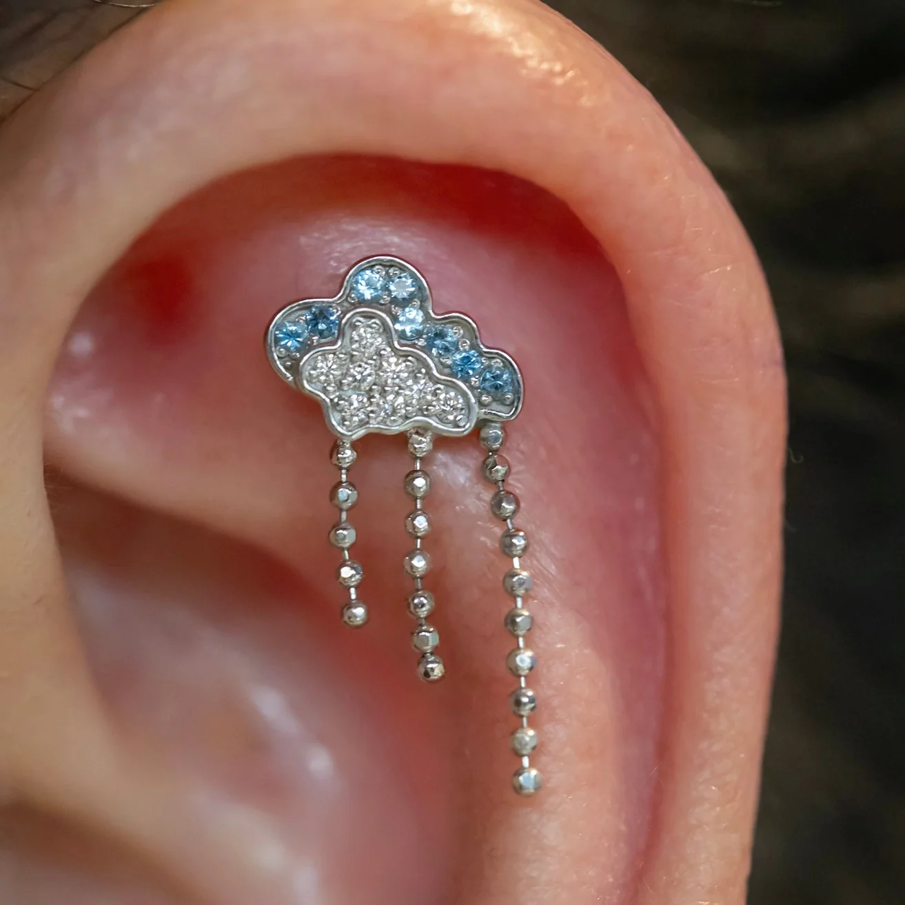 Flat / Faux Rook Piercing
